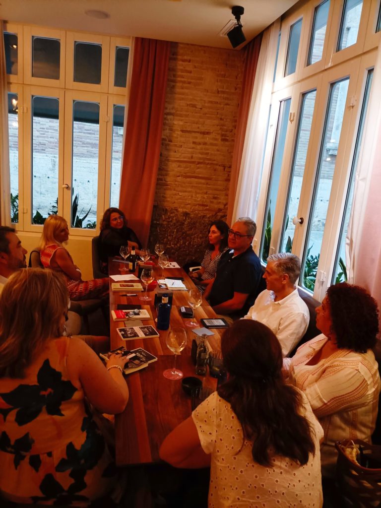 Una soledad demasiado ruidosa y El último encuentro,
12ª Tertulia - Literatura desatada (HELLEN BERGER)